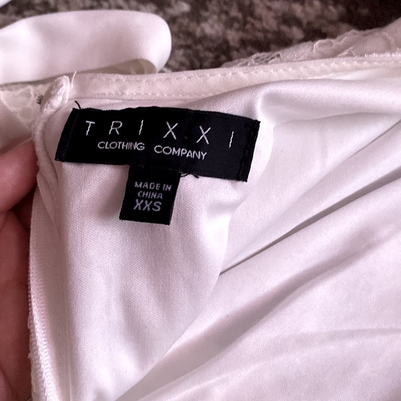 🎈 2 for $15 White lace kimono romper 🤍 - Picture 5 of 6